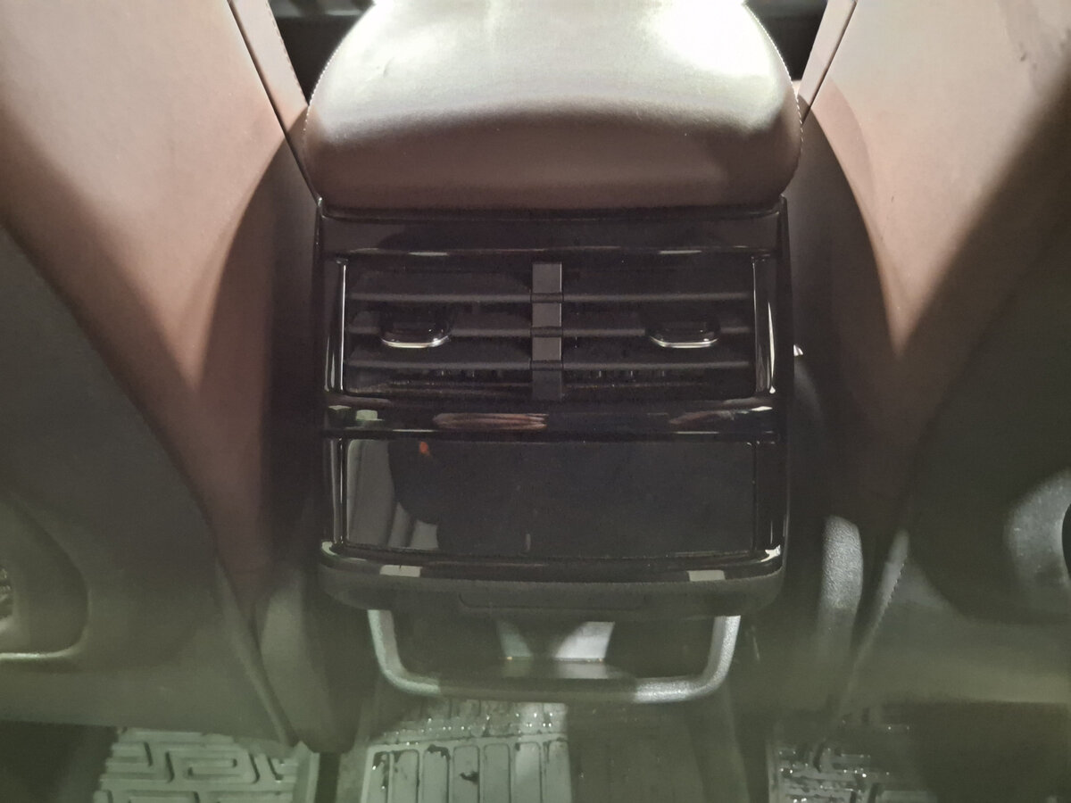 Geely Monjaro I, 2023 Фото №17