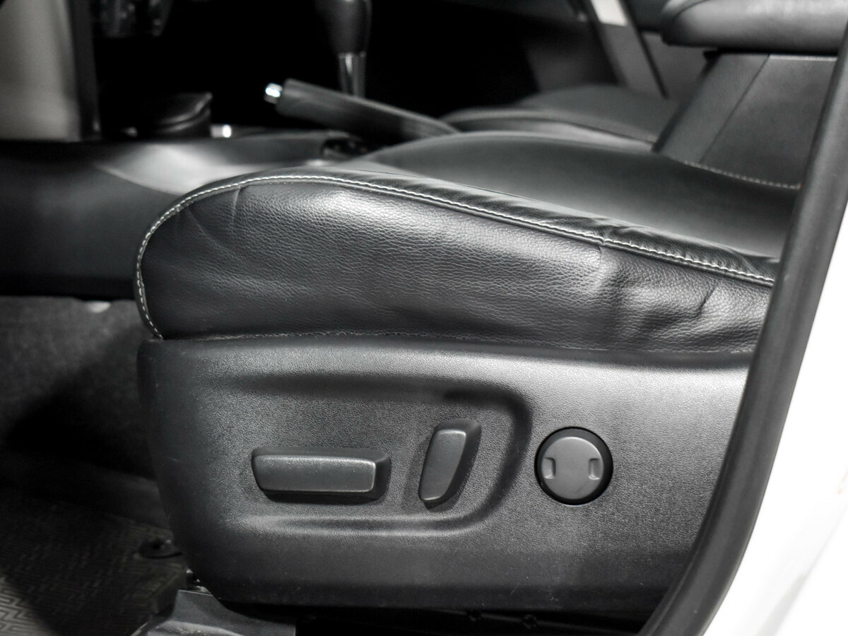 Toyota RAV4 IV (XA40) Рестайлинг, 2017 Фото №8