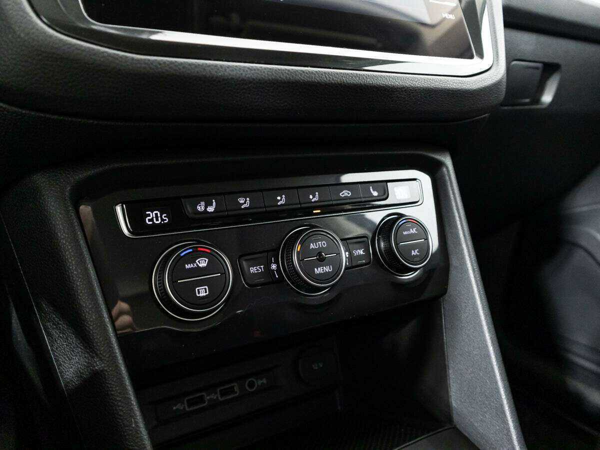 Volkswagen Tiguan, 2019 Фото №16