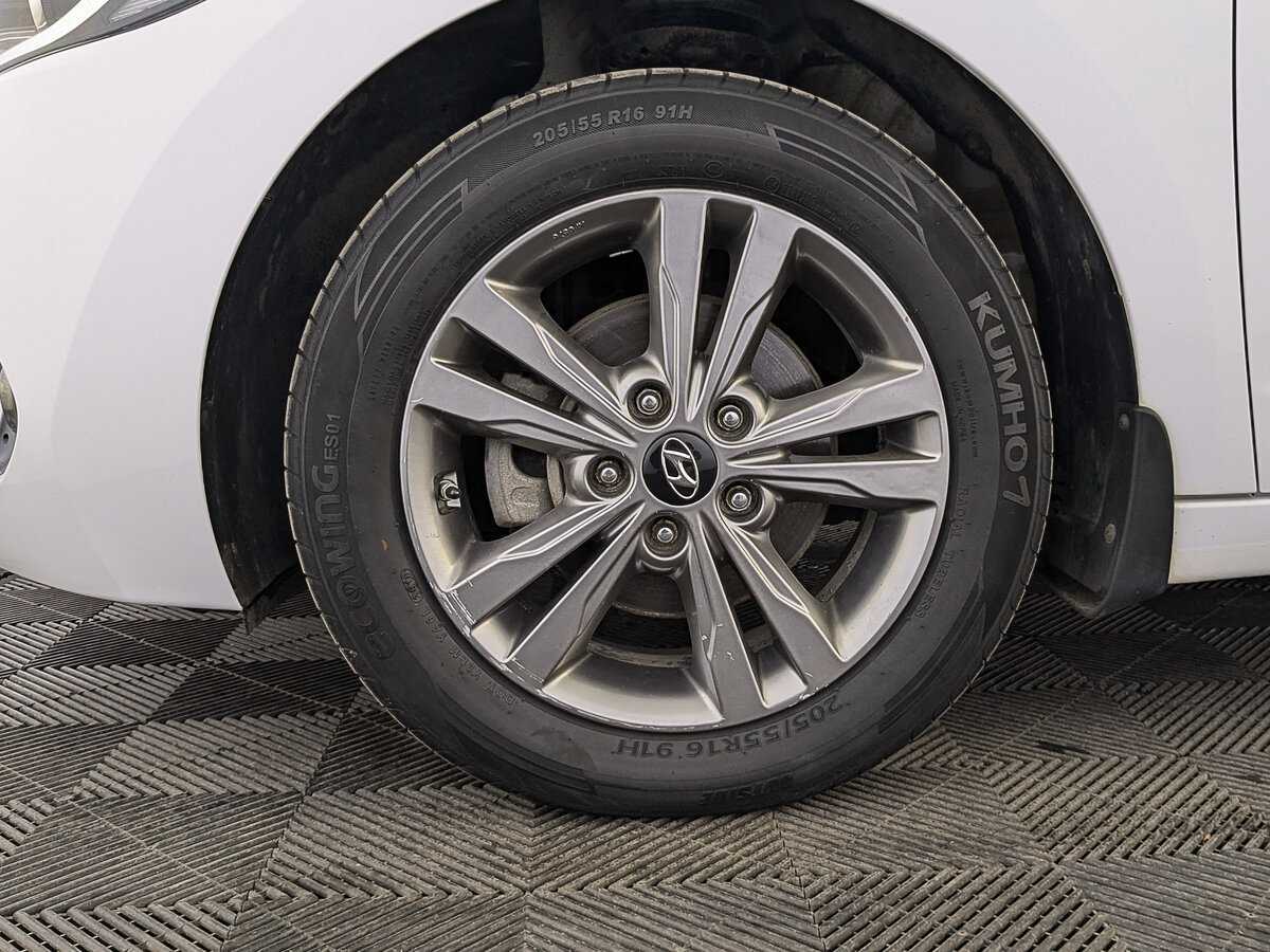 Hyundai Elantra, 2018 Фото №12