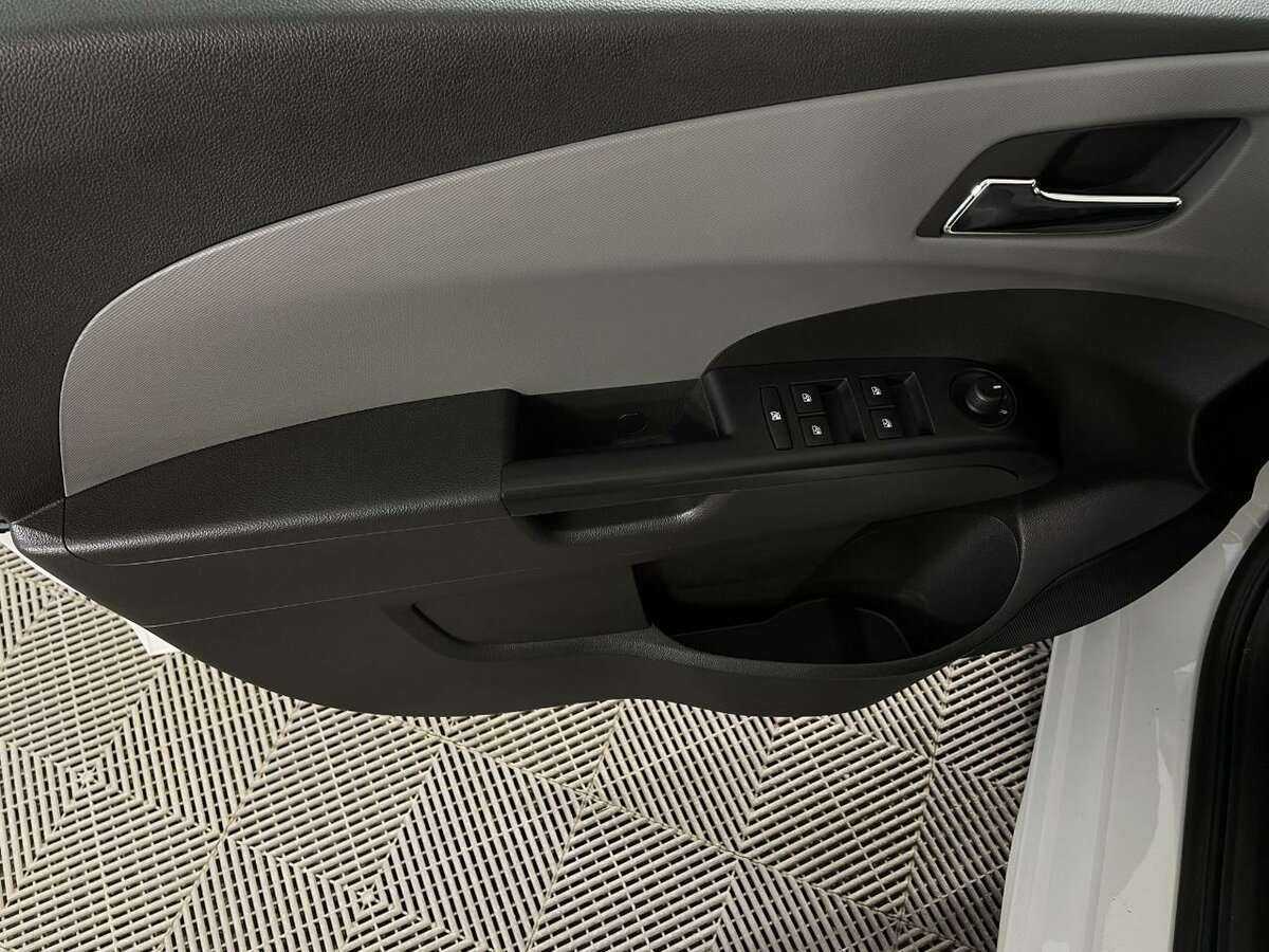 Chevrolet Aveo, 2015 Фото №6