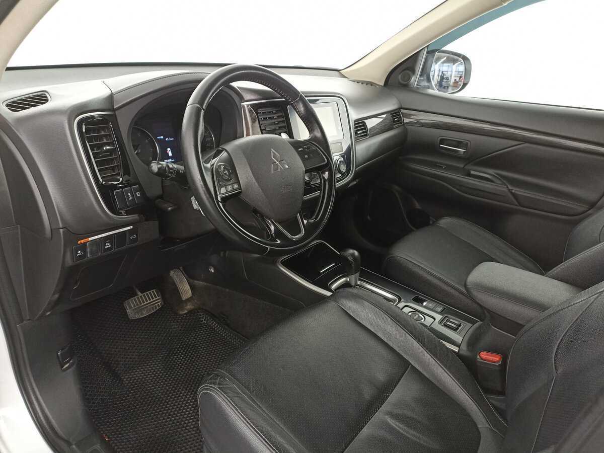 Mitsubishi Outlander, 2017 Фото №14