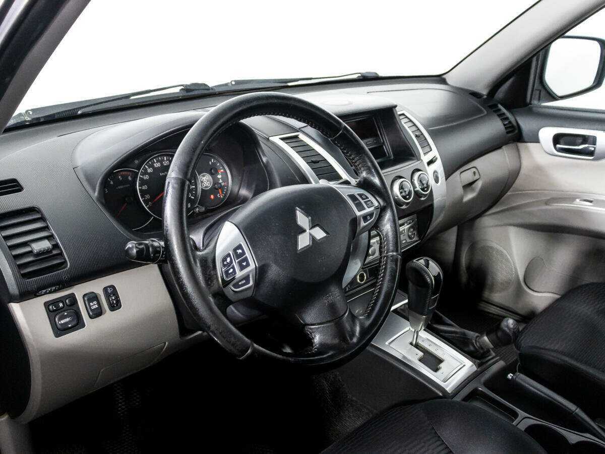 Mitsubishi Pajero Sport, 2012 Фото №11