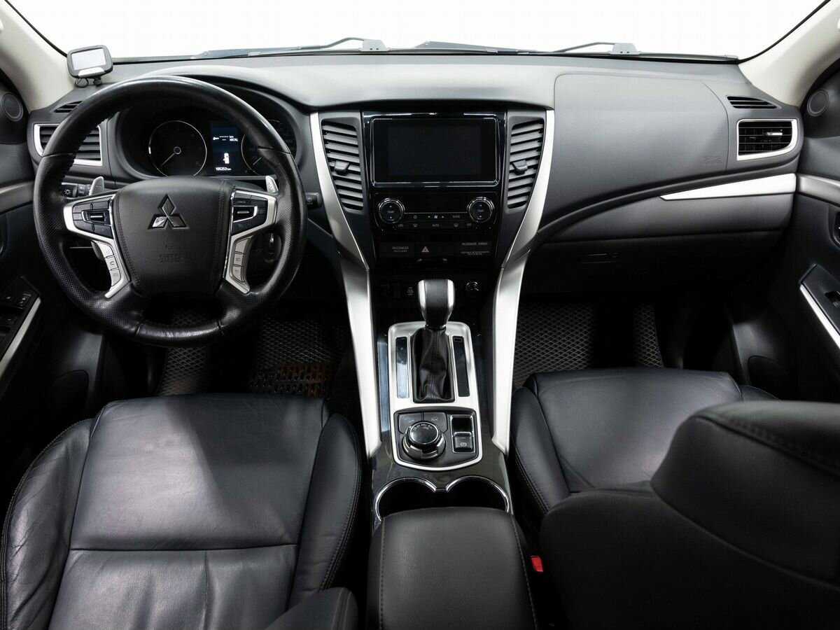 Mitsubishi Pajero Sport, 2017 Фото №13