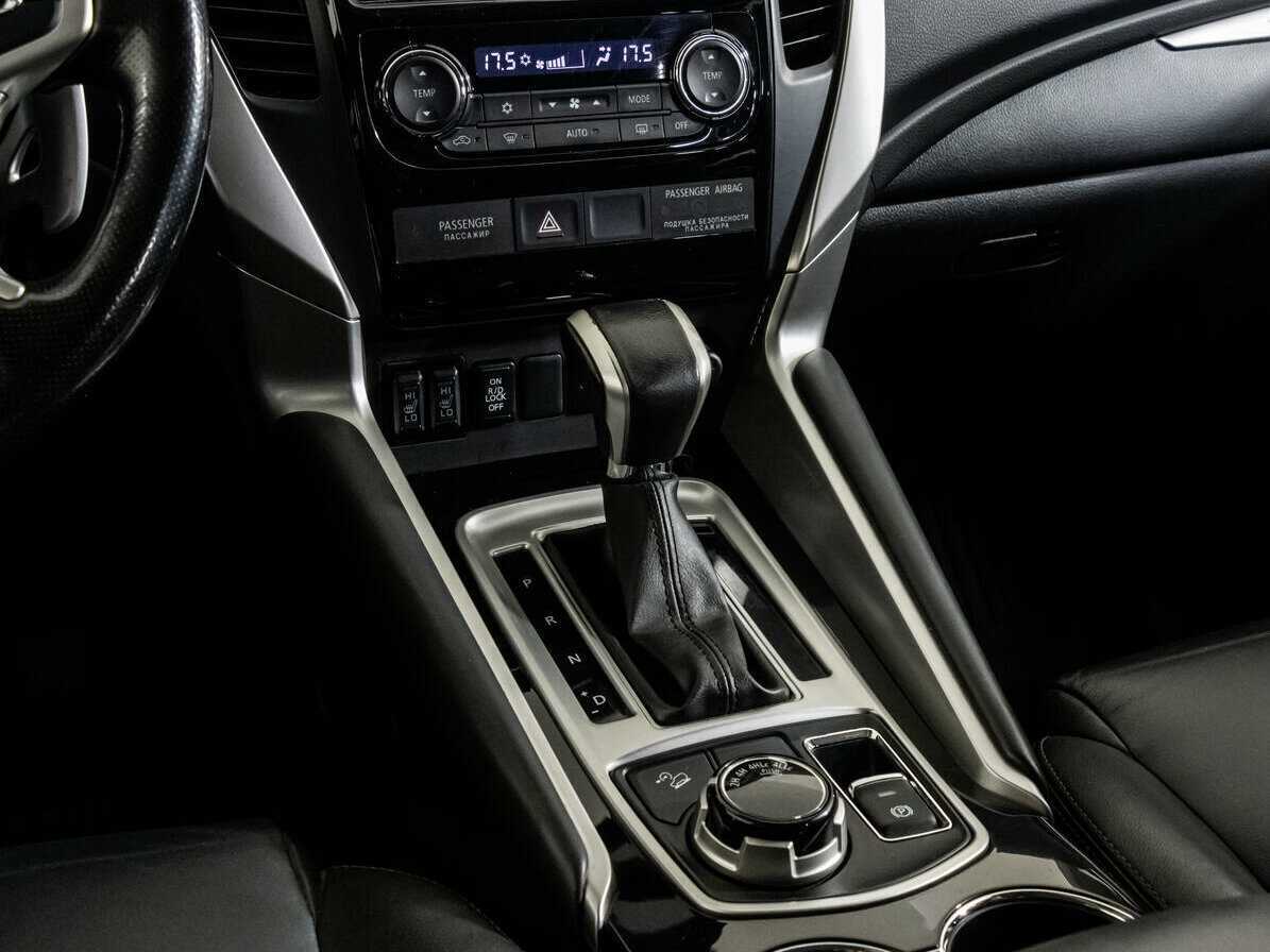 Mitsubishi Pajero Sport, 2018 Фото №10