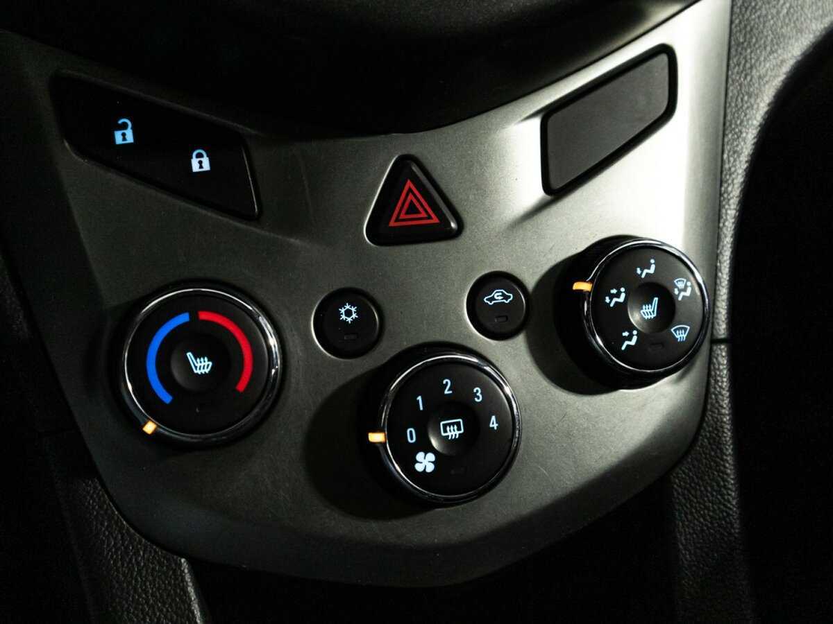 Chevrolet Aveo, 2015 Фото №15