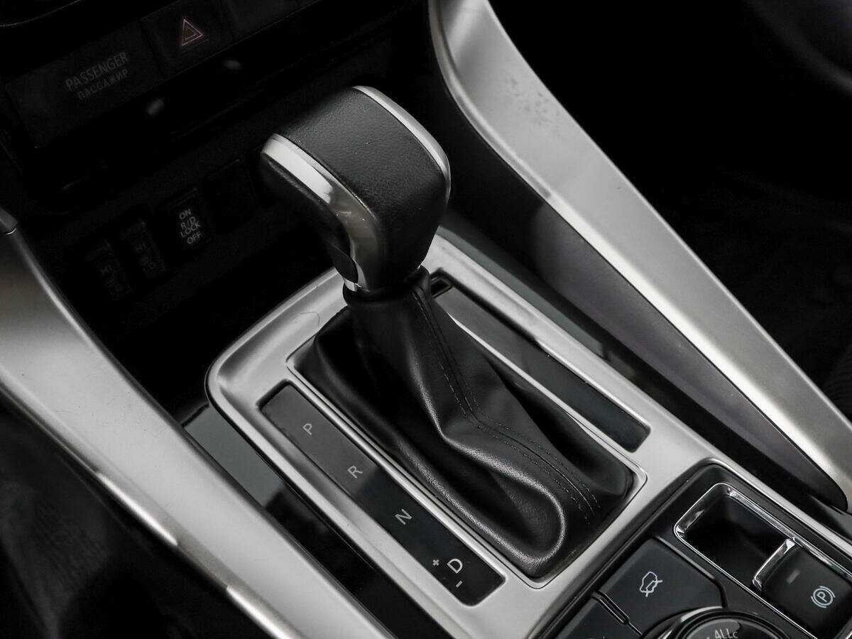 Mitsubishi Pajero Sport, 2017 Фото №10