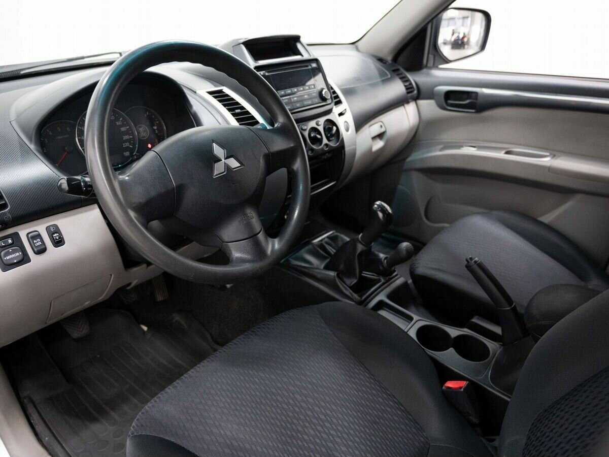 Mitsubishi Pajero Sport, 2014 Фото №7