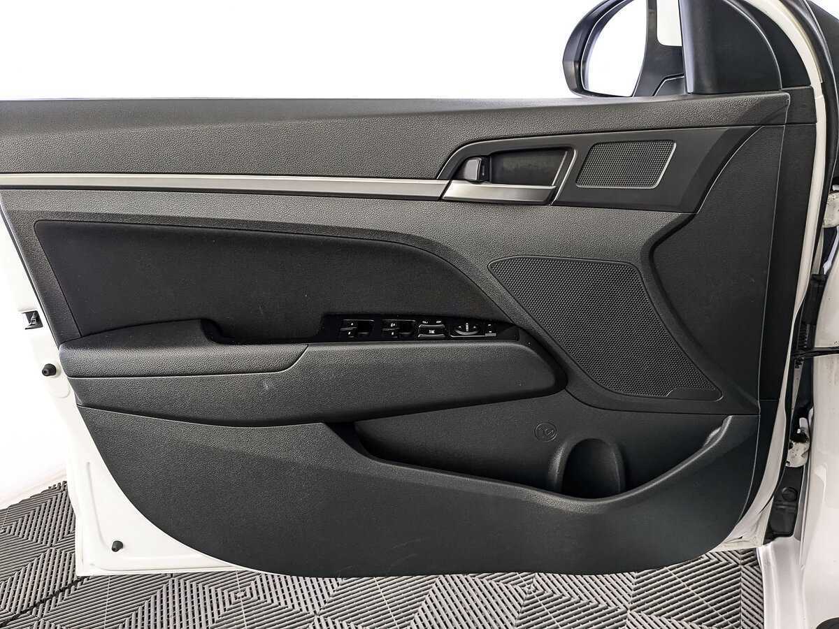 Hyundai Elantra, 2018 Фото №18