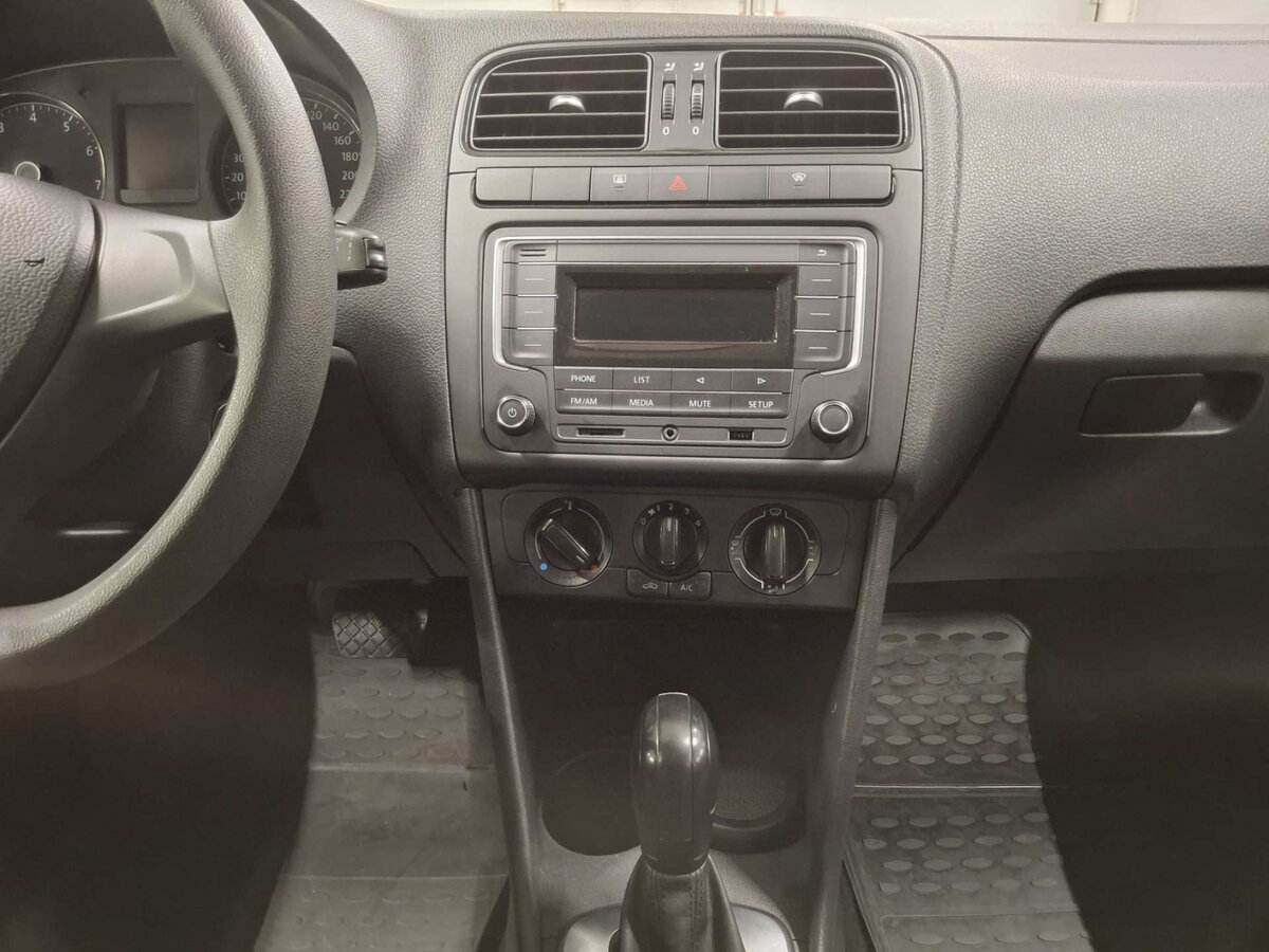 Volkswagen Polo V Рестайлинг, 2019 Фото №15