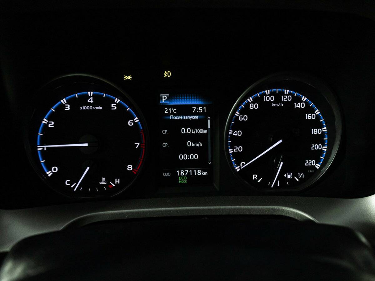 Toyota RAV4 IV (XA40) Рестайлинг, 2016 Фото №10