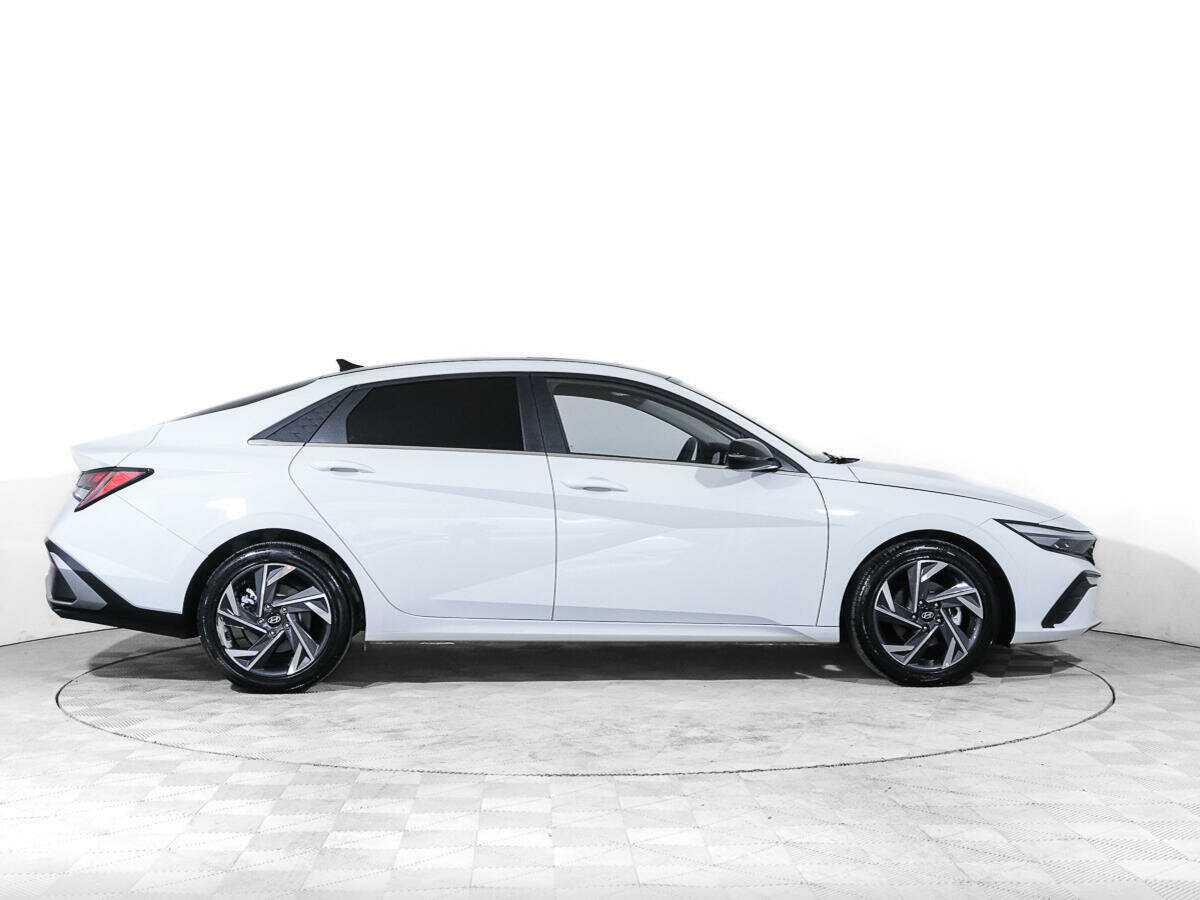Hyundai Elantra, 2024 Фото №3