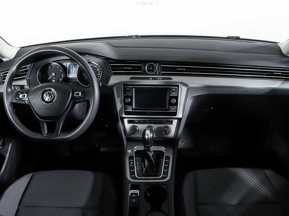 Volkswagen Passat, 2017 Фото №12