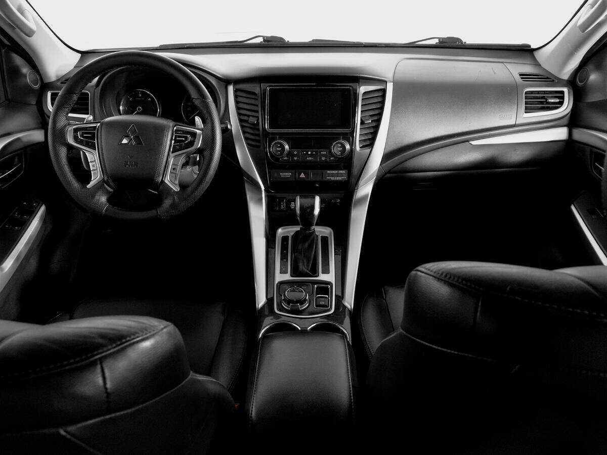 Mitsubishi Pajero Sport, 2018 Фото №12