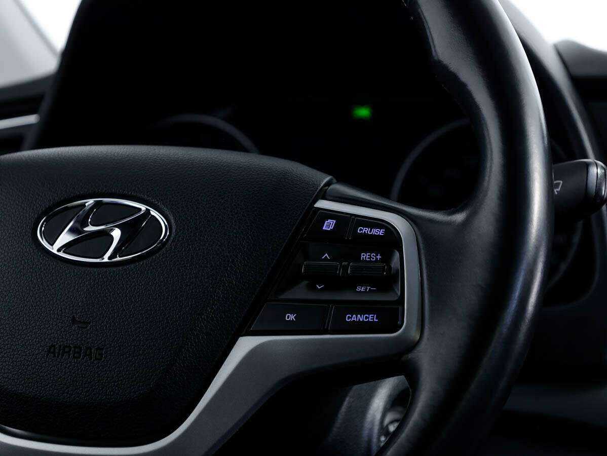 Hyundai Elantra, 2018 Фото №19