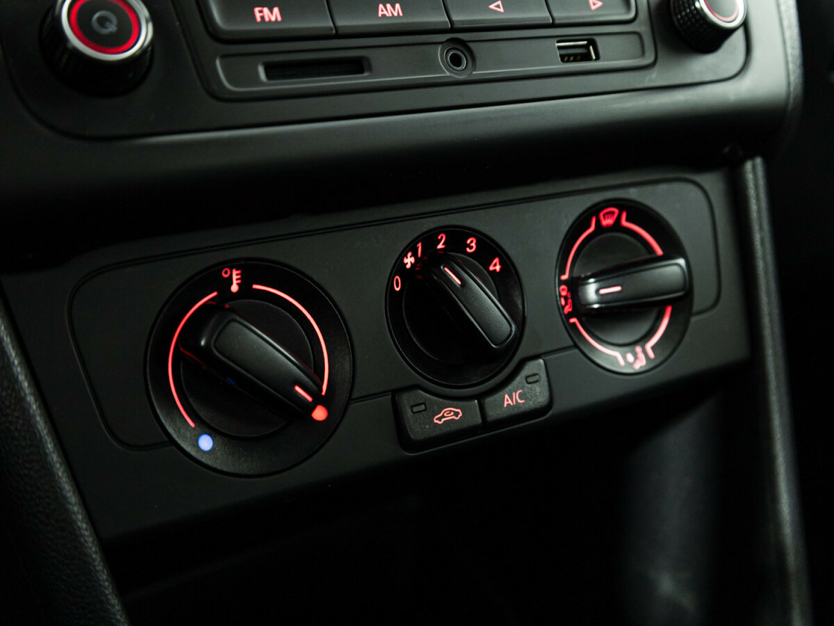 Volkswagen Polo V Рестайлинг, 2015 Фото №15