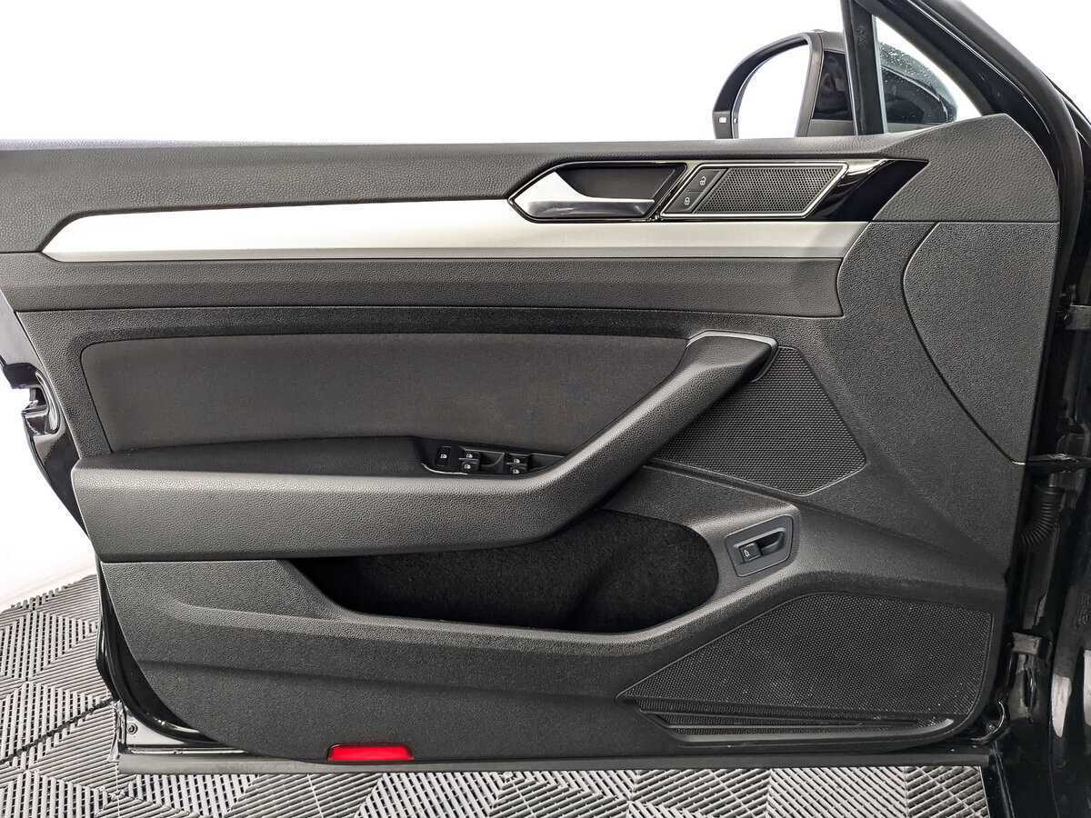 Volkswagen Passat, 2018 Фото №15