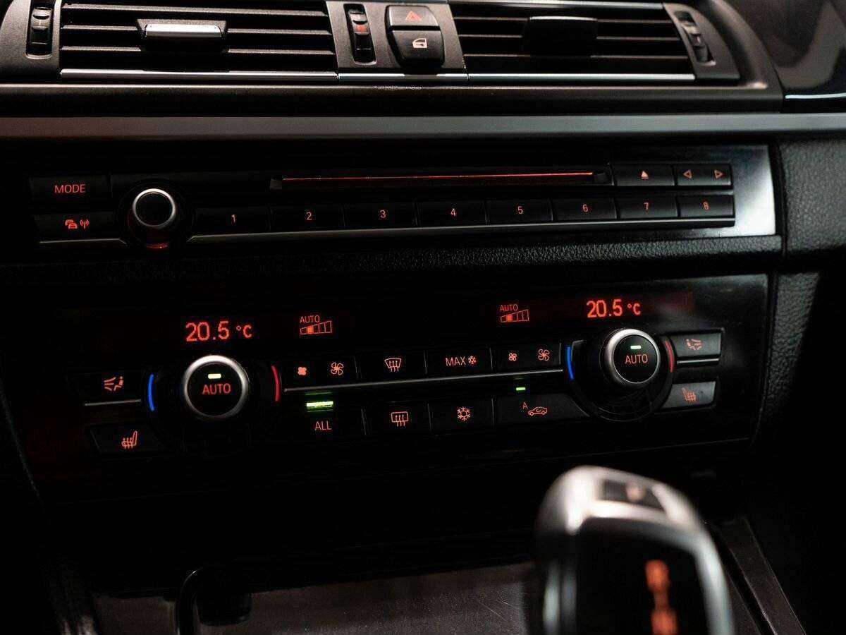 BMW 5 серии 525d xDrive, 2012 Фото №15