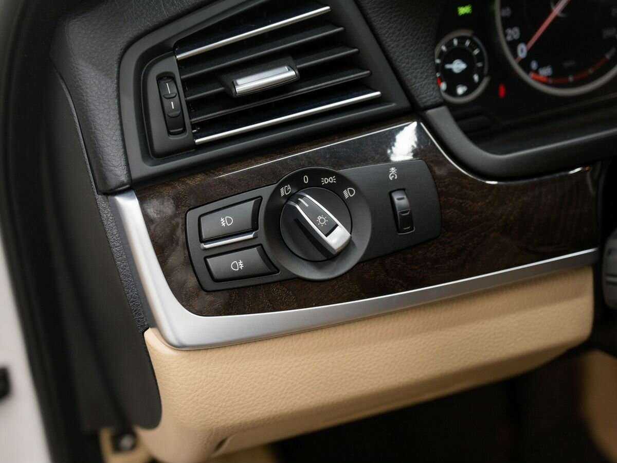 BMW 5 серии 530d xDrive, 2015 Фото №16