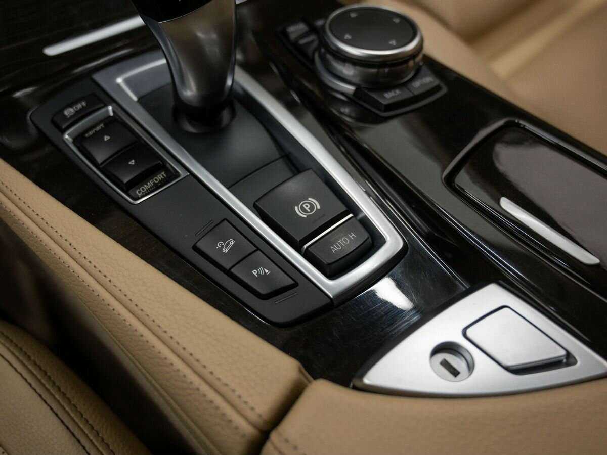 BMW 5 серии 530d xDrive, 2015 Фото №21