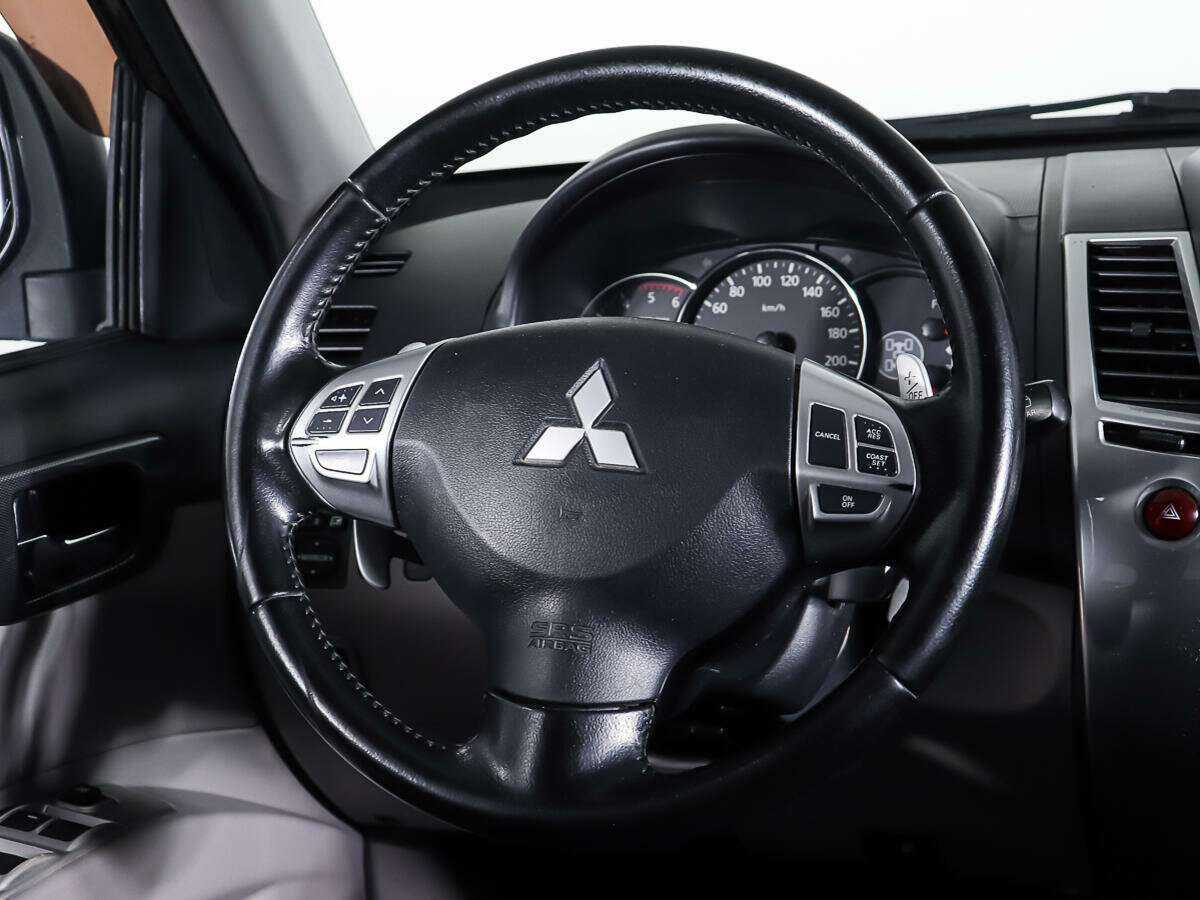 Mitsubishi Pajero Sport, 2014 Фото №14