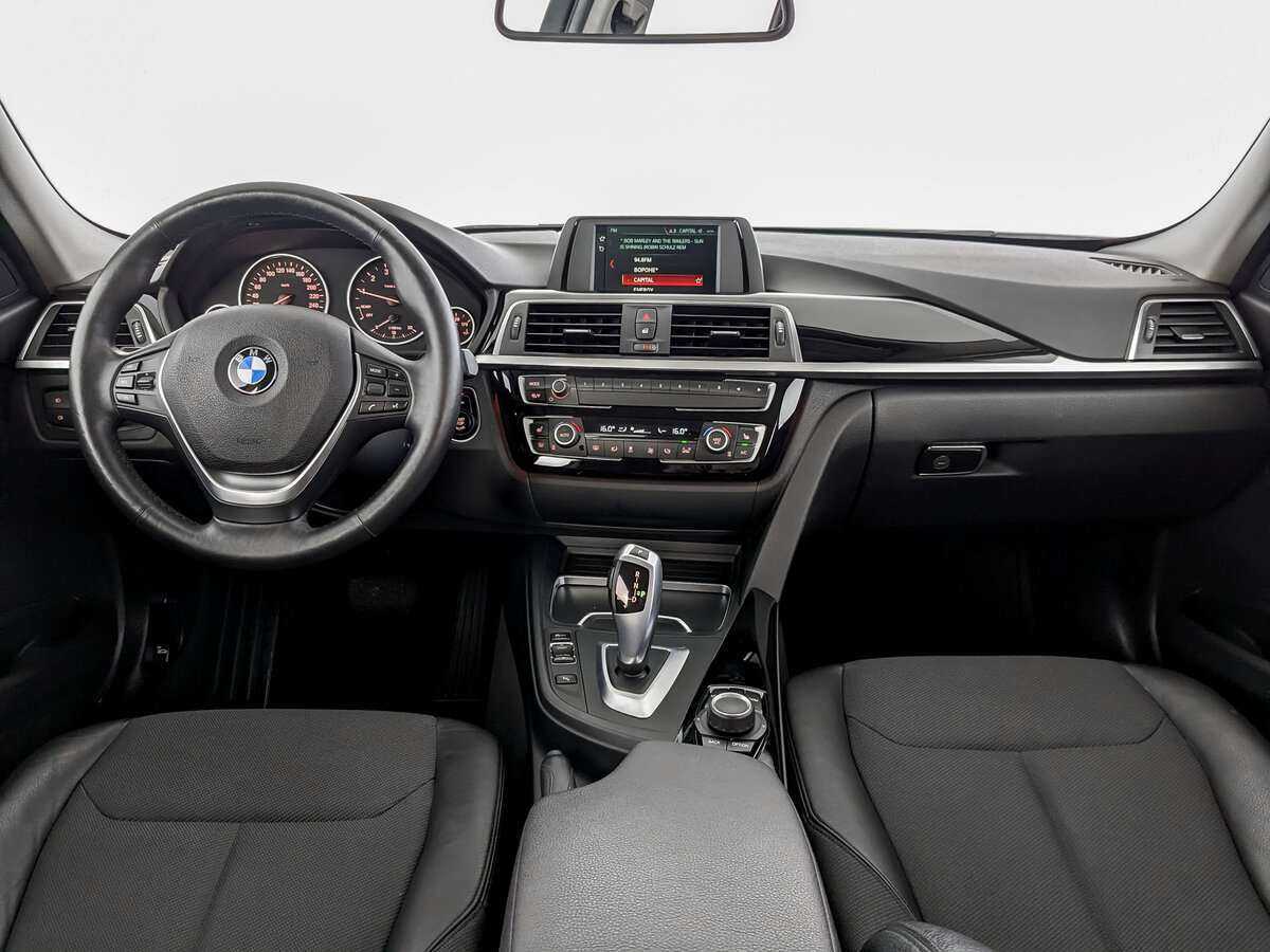 BMW 3 серии 318i, 2017 Фото №11
