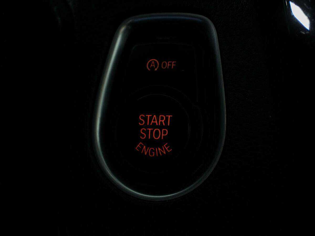 BMW 3 серии 318i, 2017 Фото №16