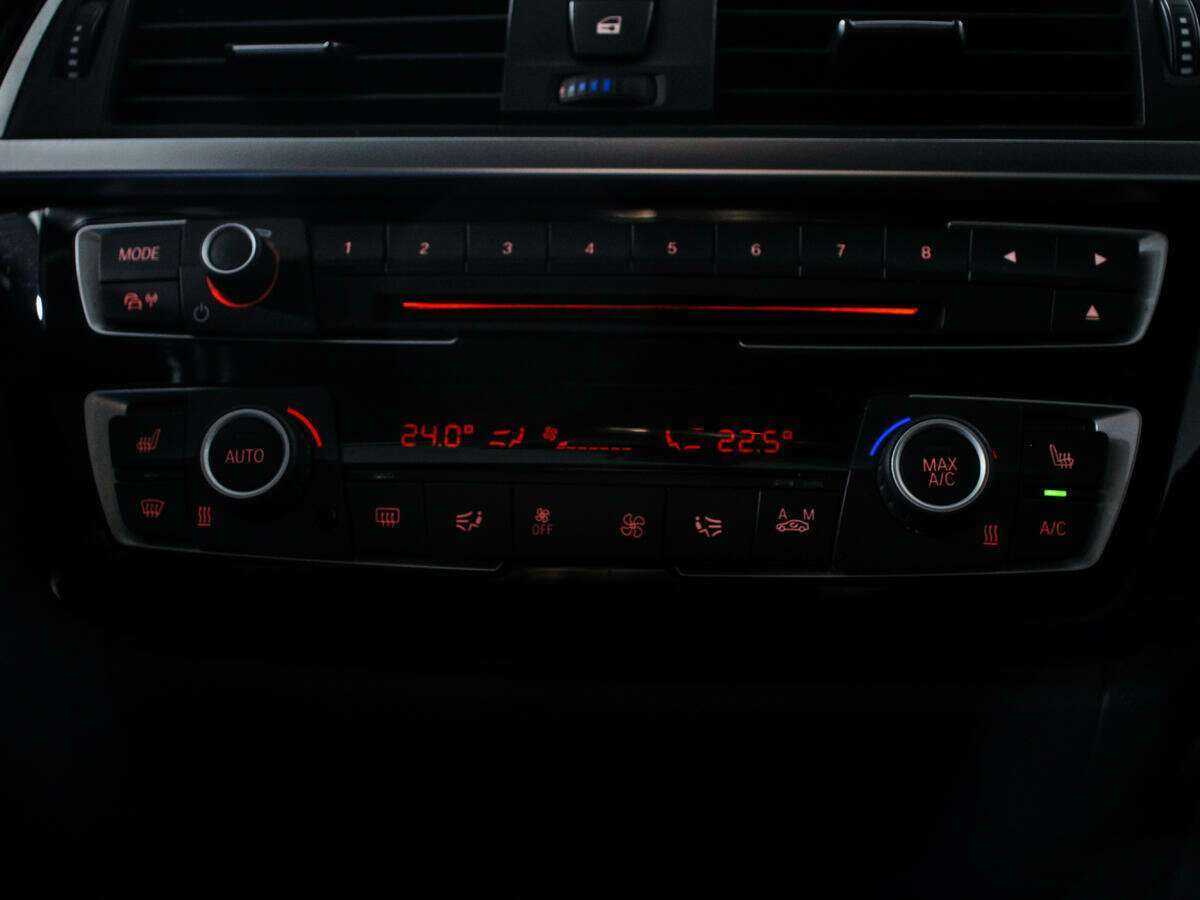 BMW 3 серии 318i, 2017 Фото №17