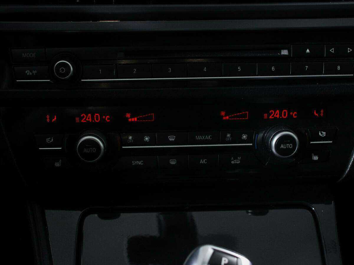 BMW 5 серии 528i xDrive, 2013 Фото №10