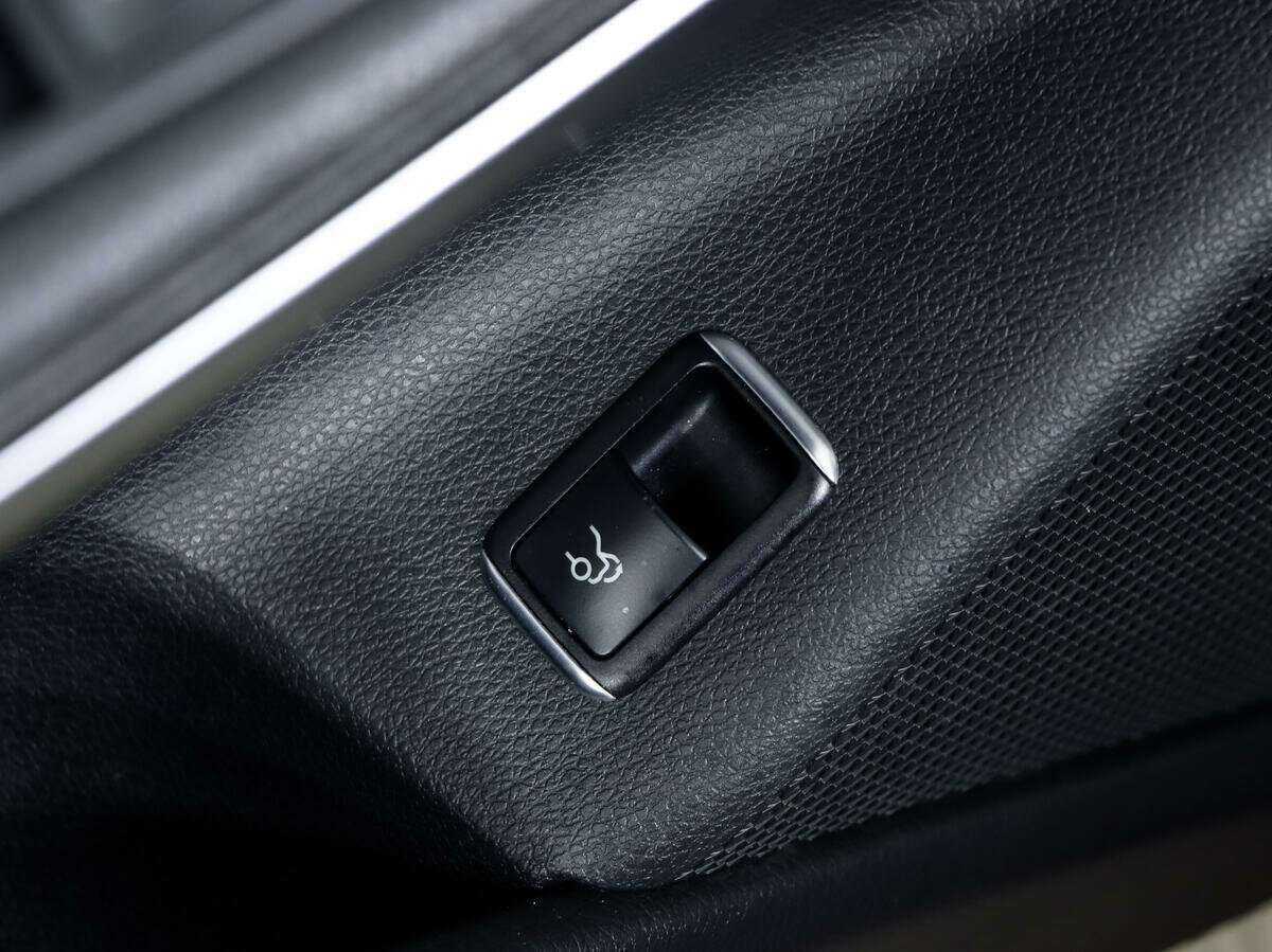 Mercedes-Benz CLA 200, 2018 Фото №16