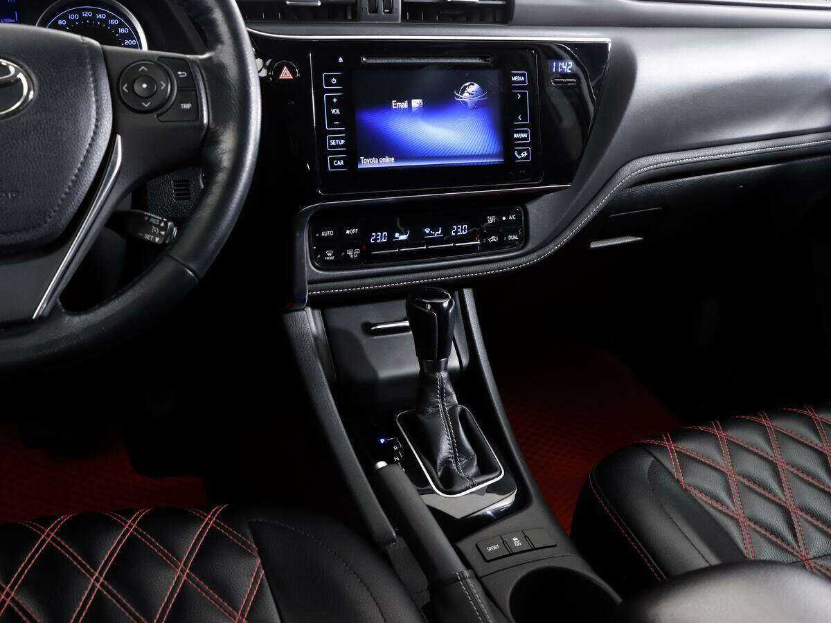 Toyota Corolla, 2018 Фото №12