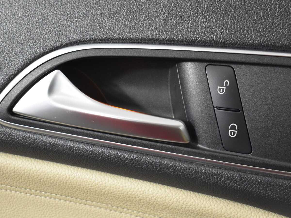 Mercedes-Benz CLA 200, 2013 Фото №21