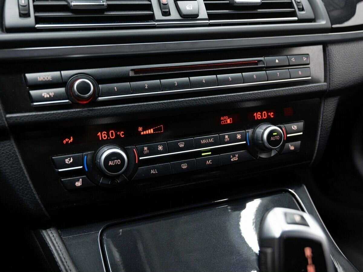 BMW 5 серии 528i xDrive, 2012 Фото №18