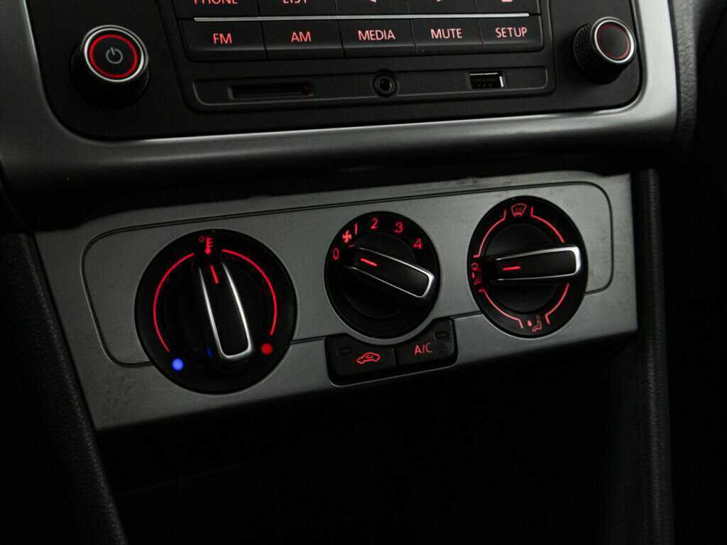 Volkswagen Polo, 2016 Фото №16