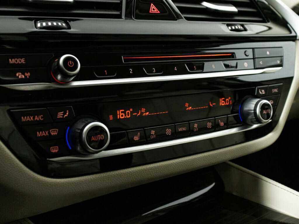 BMW 5 серии 520d xDrive, 2016 Фото №21