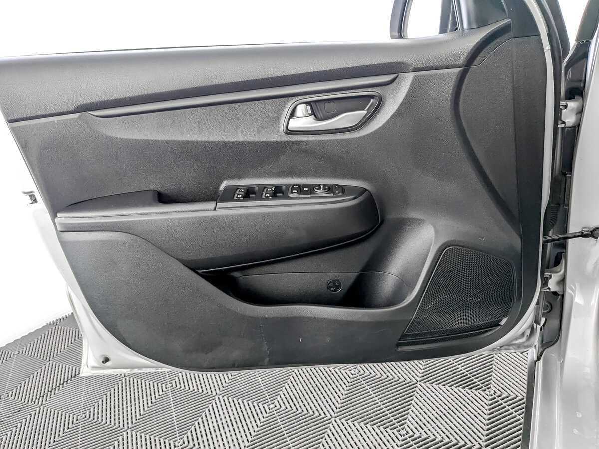 Kia Rio X-Line, 2020 Фото №17