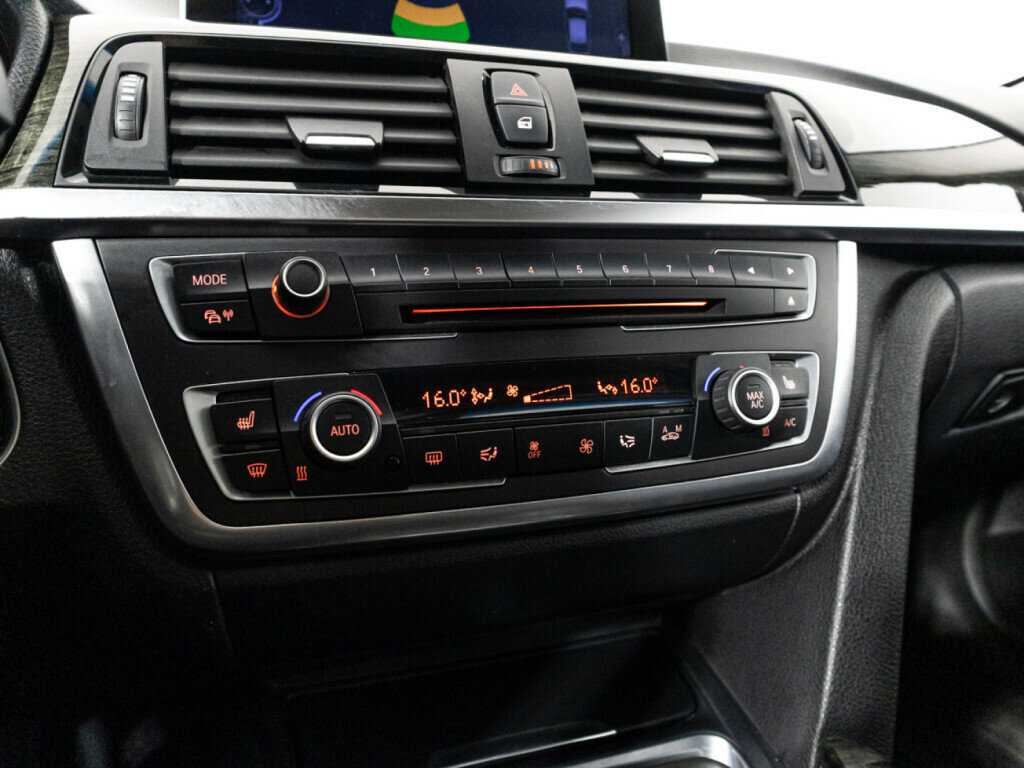 BMW 3 серии 328i xDrive, 2012 Фото №17