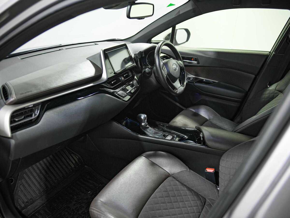 Toyota C-HR, 2017 Фото №13