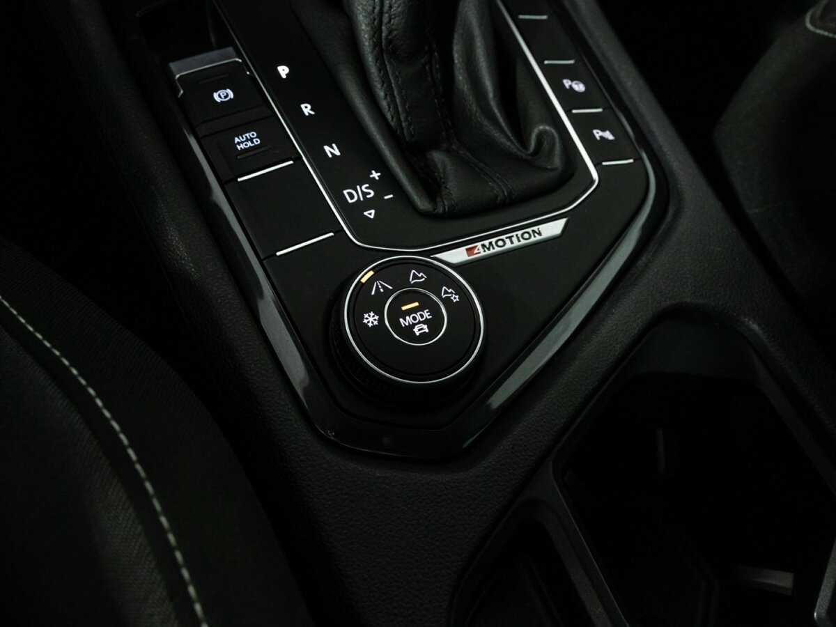 Volkswagen Tiguan, 2018 Фото №21