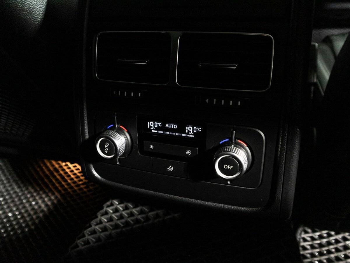 Volkswagen Touareg, 2015 Фото №25