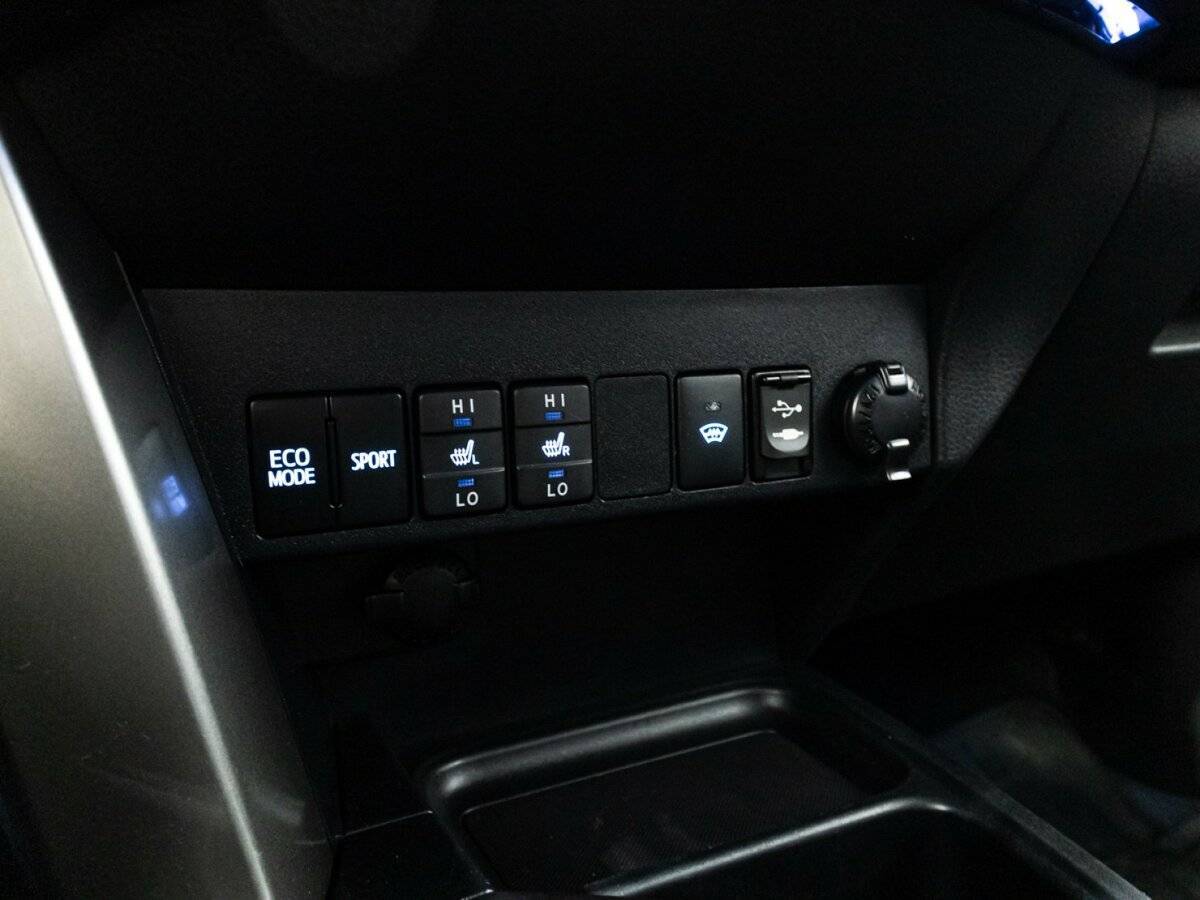 Toyota RAV4, 2018 Фото №25