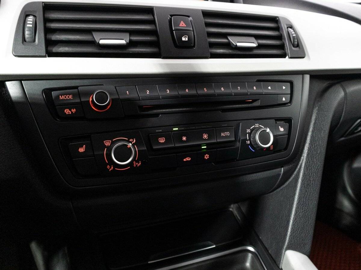 BMW 3 серии 320i, 2012 Фото №17