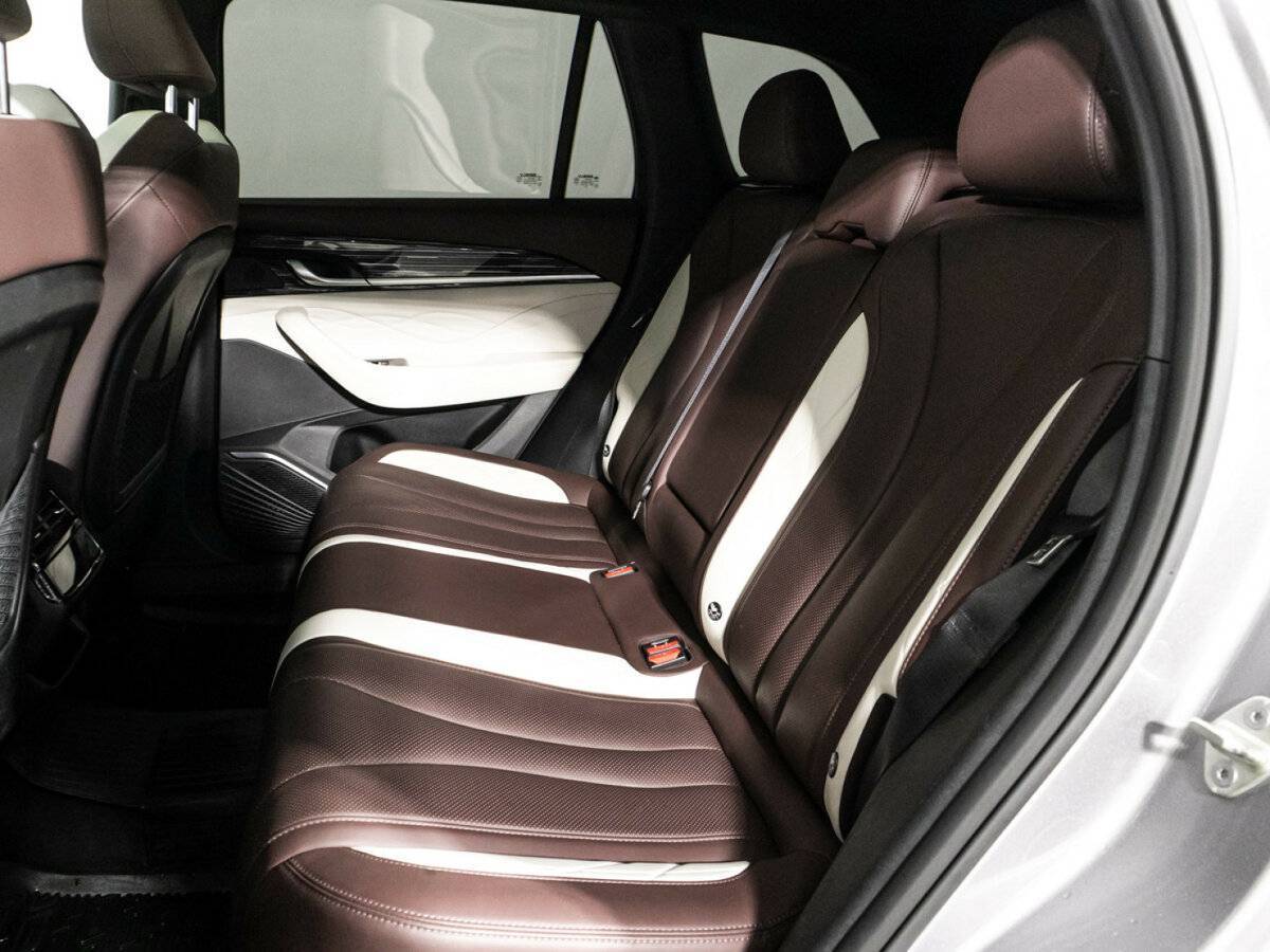 Geely Monjaro, 2022 Фото №10