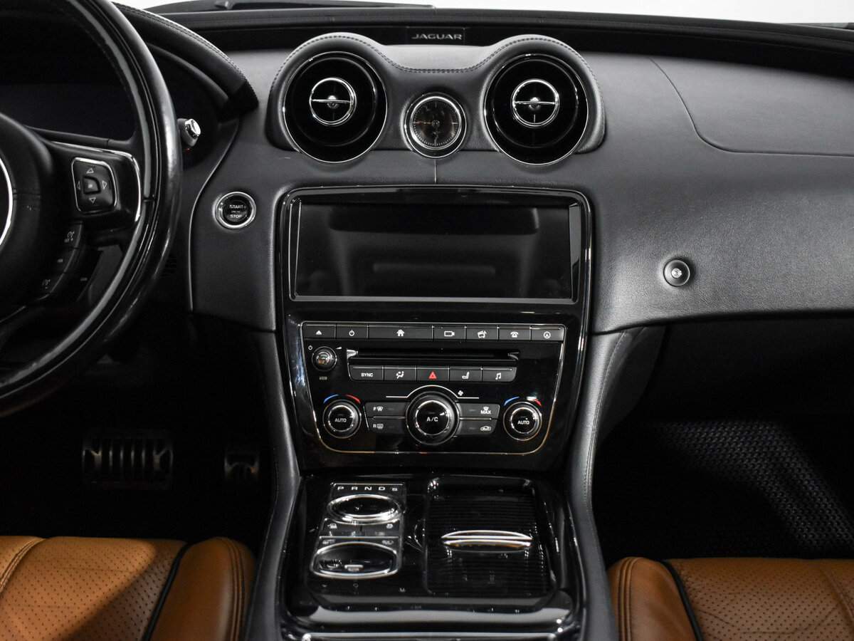 Jaguar XJ Long, 2016 Фото №16