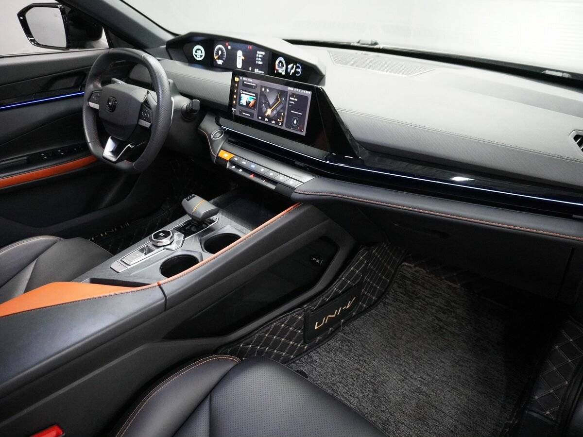 Changan UNI-V, 2022 Фото №11