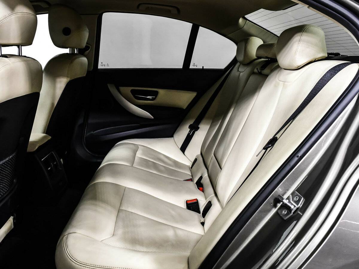 BMW 3 серии 318i, 2015 Фото №13