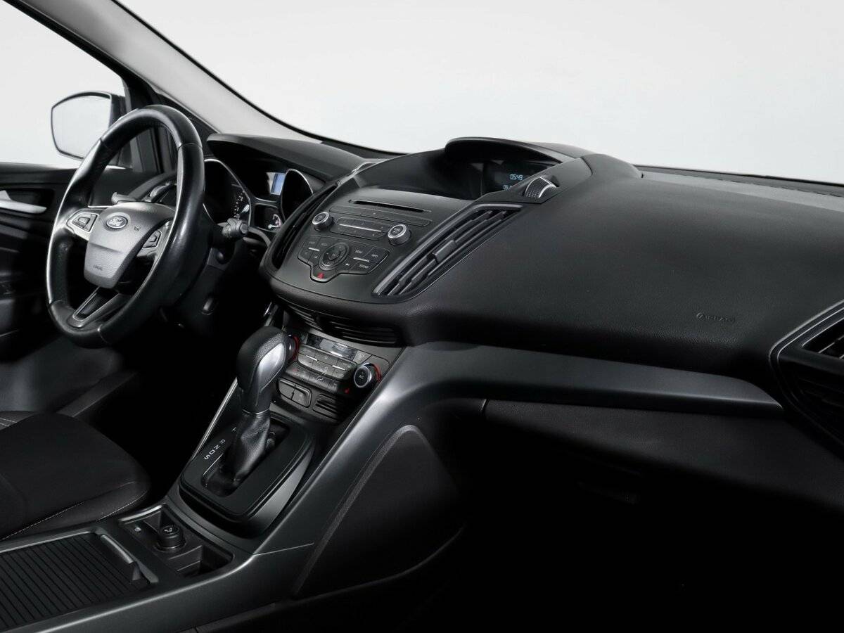 Ford Kuga II Рестайлинг, 2019 Фото №9