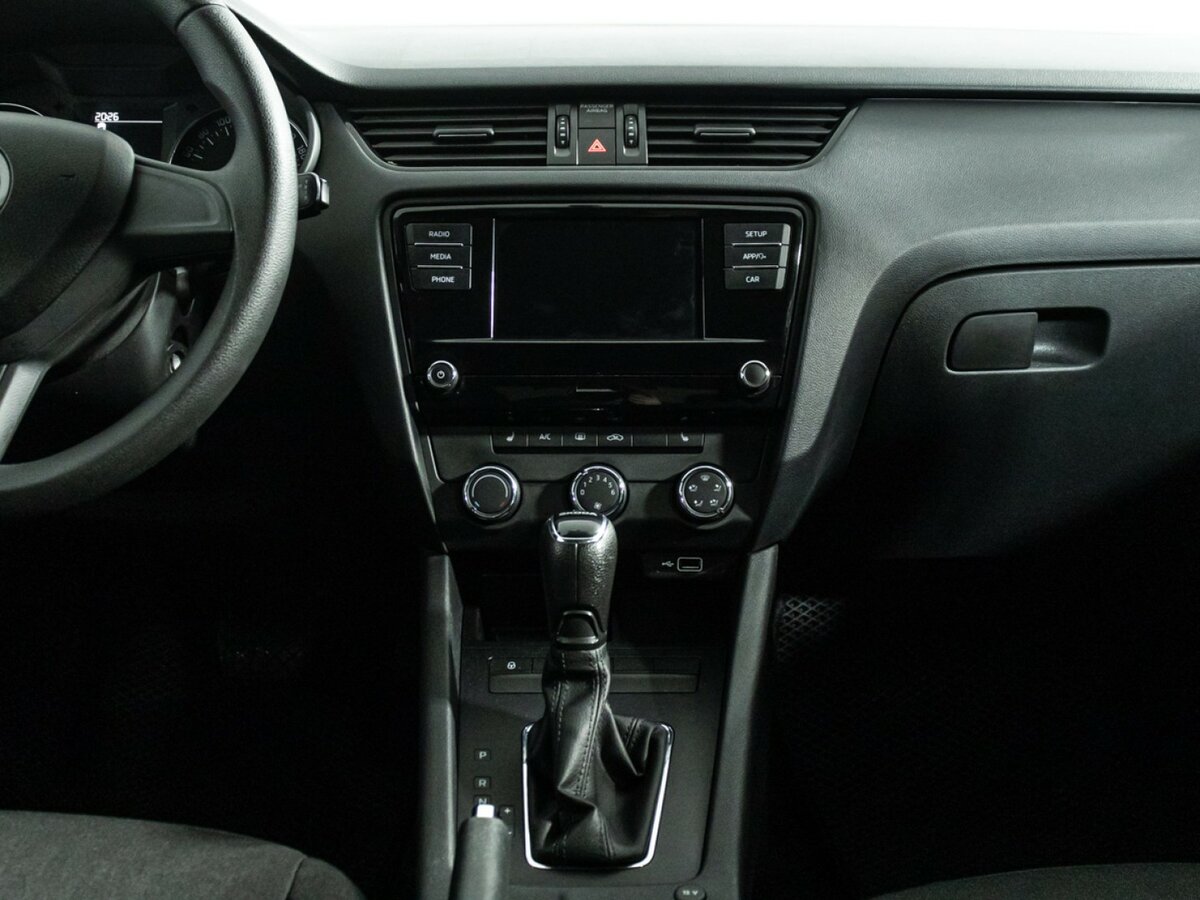 Skoda Octavia III (A7) Рестайлинг, 2018 Фото №13