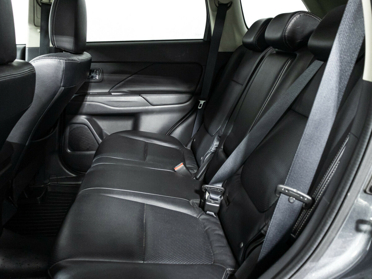 Mitsubishi Outlander III Рестайлинг, 2014 Фото №10