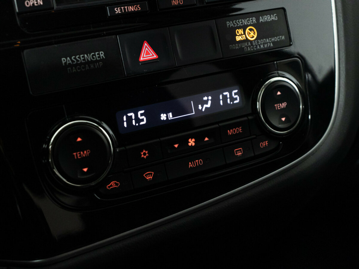 Mitsubishi Outlander III Рестайлинг, 2014 Фото №17